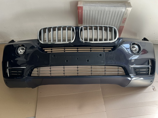 Бампер передній в зборі 51117378557 BMW