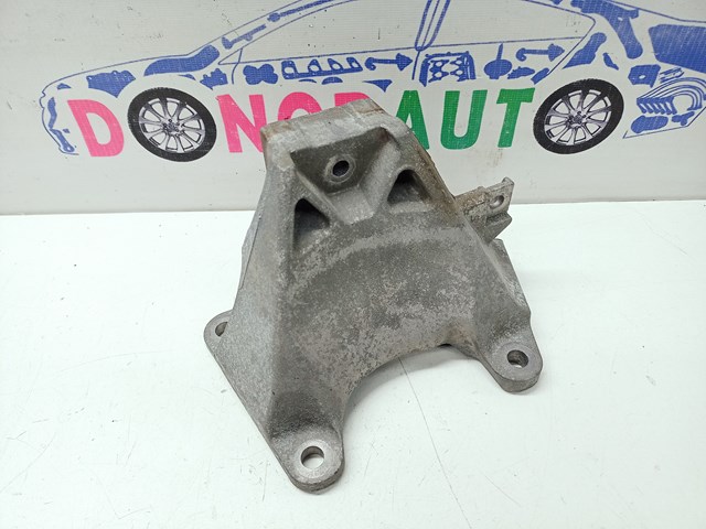 Кронштейн подушки КПП 22326781235 BMW