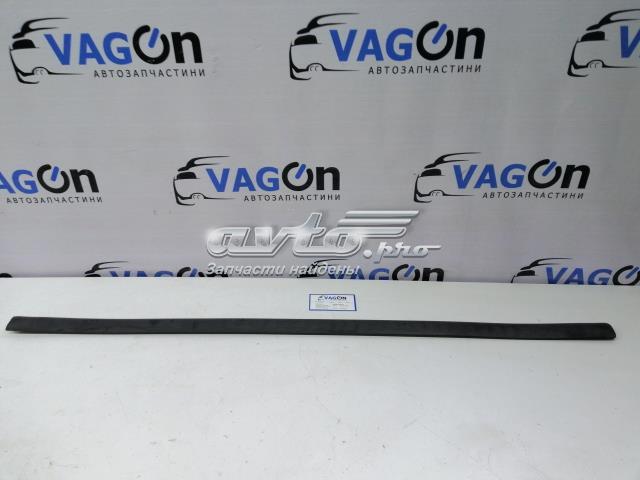 Молдинг передньої правої двері, верхній 3B0853516 VAG