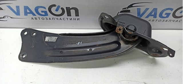 Важіль/тяга задньої підвіски подовжній нижній, лівий 3C0505223A VAG