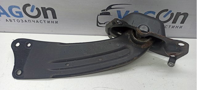 Важіль/тяга задньої підвіски подовжній нижній, правий 3C0505224A VAG