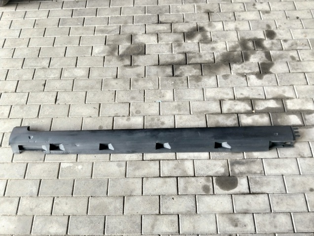 Накладка зовнішня (молдинг) порога, лівий 3C0853855A VAG