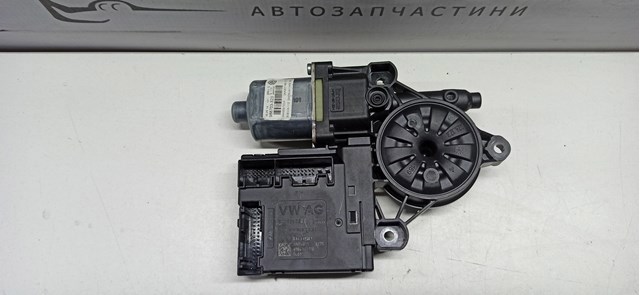 Двигун склопідіймача двері передньої, лівої 3C0959792C VAG
