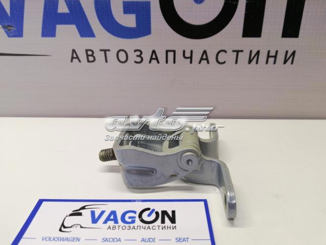 Петля задньої багажної, 3/5 -ої двері 3T0827301C VAG