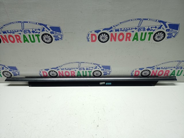 Накладка заднього скла, права 4L0853764E2ZZ VAG