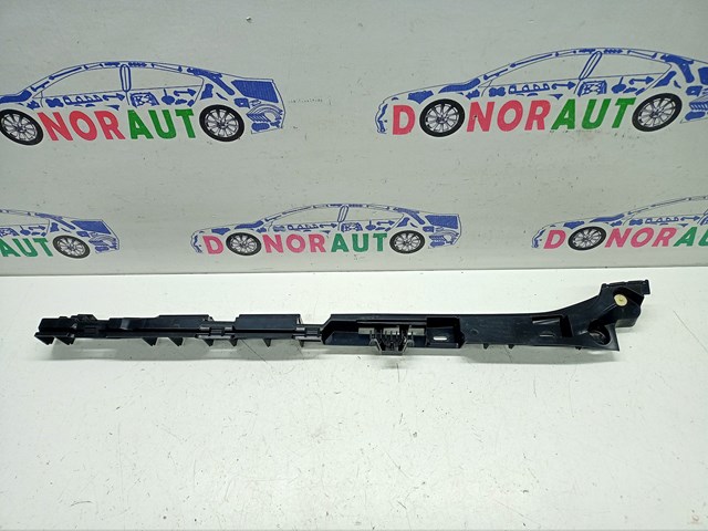 Кронштейн зовнішньої накладки лівого порога 51777204021 BMW