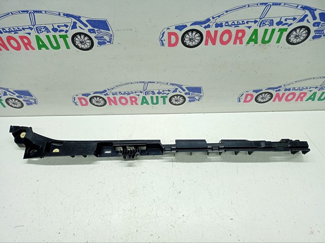 Кронштейн зовнішньої накладки порога правого 51777204022 BMW