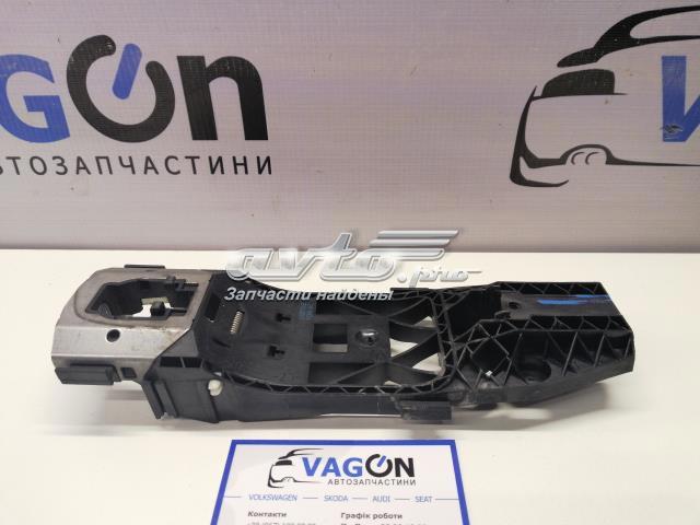 Тримач зовнішньої ручки дверей, передніх лівих 5N0837885F VAG