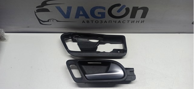 Ручка передніх дверей внутрішня, права 5N2837114FUAQ VAG
