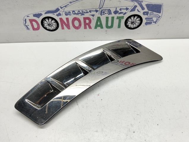 Накладка переднього правого крила 638241CA0A NISSAN