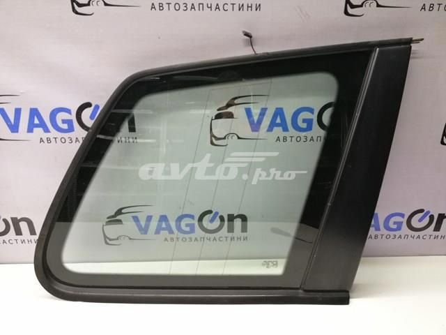 Скло багажного відсіку, праве 7L6845298DA VAG