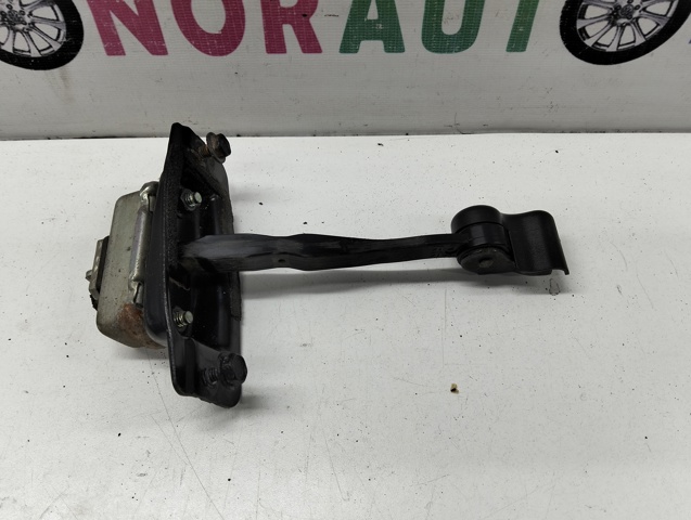 Обмежувач відкриття дверей, задній 824311CA0A NISSAN