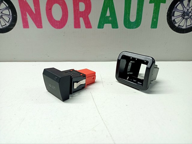 Кнопка включення парктроника 8W09415035PR VAG