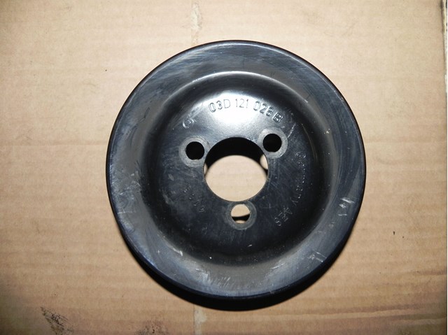 Шків водяного насоса Volkswagen Golf 5