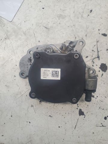 Насос вакуумний 03L100D VAG
