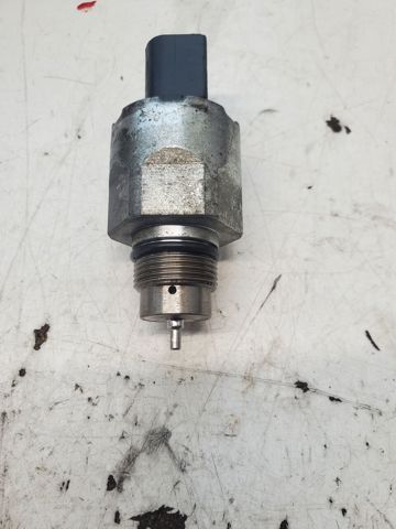 Регулятор тиску палива в паливній рейці 03L130764A VAG