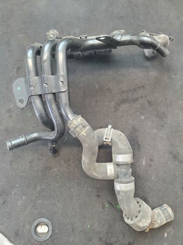 Патрубок системи охолодження 04L121064AC VAG