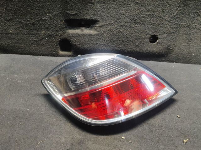 Задня ліва фара 13222324 OPEL