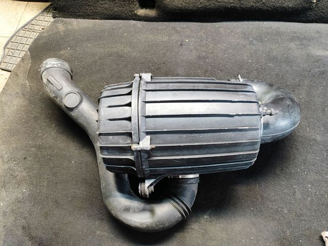 Коробка фільтра 1360694080 PEUGEOT