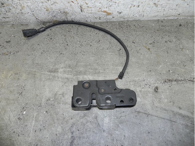 Замок кришки капота 1T0823509D VAG