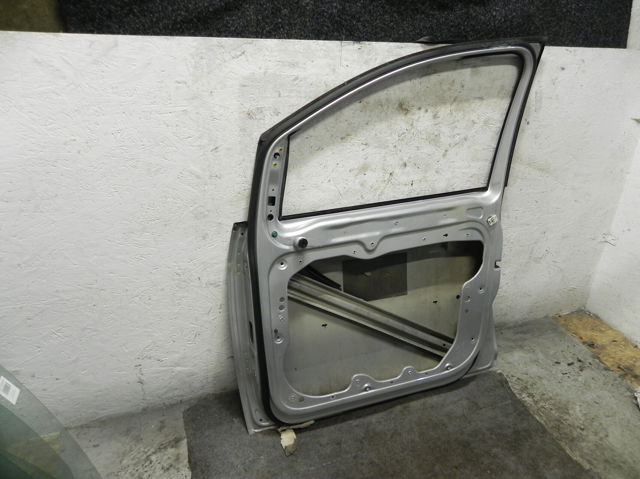 Дверка передня права 1T0831056AA VAG