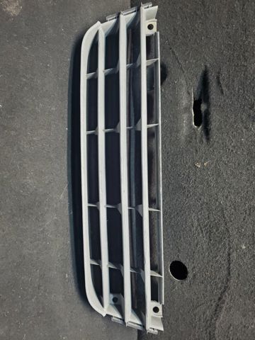 Решітка переднього бампера, центральна 1T0853677 VAG