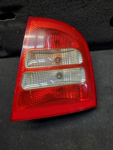 Задні ліхтарі 1U6945096 VAG