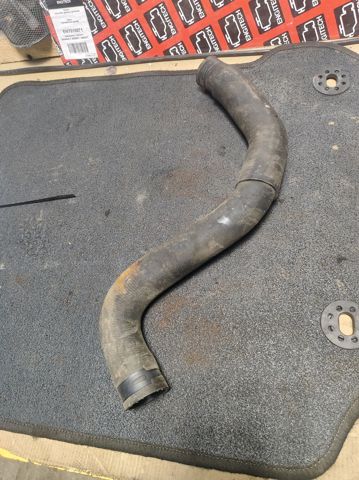 Патрубок системи охолодження 21501JD500 NISSAN