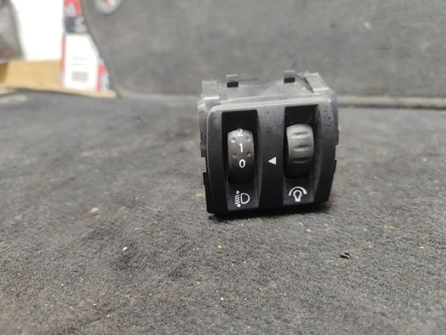 Кнопка коректора фар 251900567R RENAULT