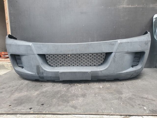 Буфер (бампер) передній 3802001 IVECO