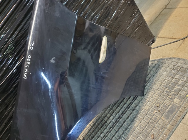 Переднє ліве крило 41357135679 BMW
