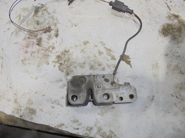 Замок капота 5J0823509A VAG