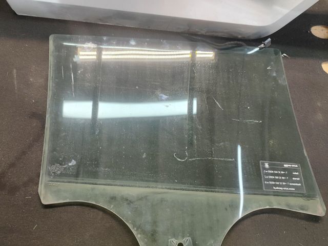 Скло заднє ліве 5JJ845205A VAG