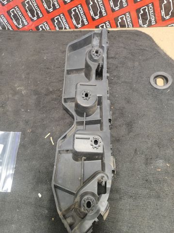 Кронштейн бампера переднього, зовнішній правий 622220011R RENAULT