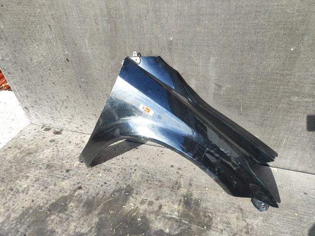 Переднє праве крило 63112CB030 NISSAN