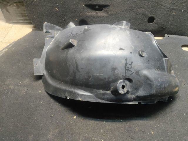Підкрилок переднього крила, лівий передній 638453895R RENAULT