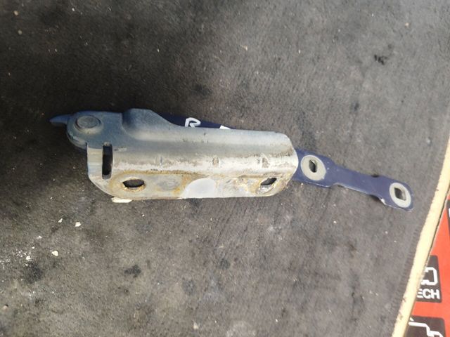 Петля капота, права 654009401R RENAULT