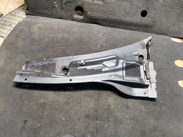 Водостік лобового скла, жабо 66863CA000 NISSAN