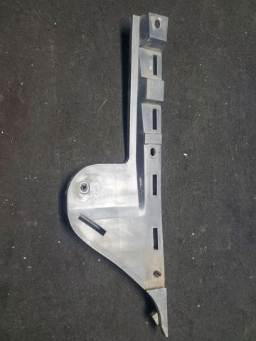Направляюча заднього бампера, ліва 7M3807393 VAG