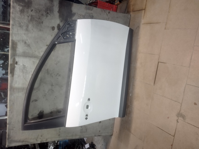 Дверка передня права 801009742R RENAULT