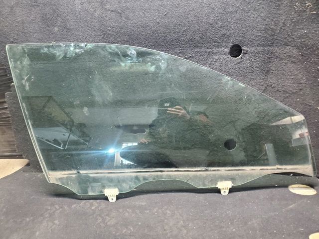 Скло пасажирських дверей 80300CA00B NISSAN
