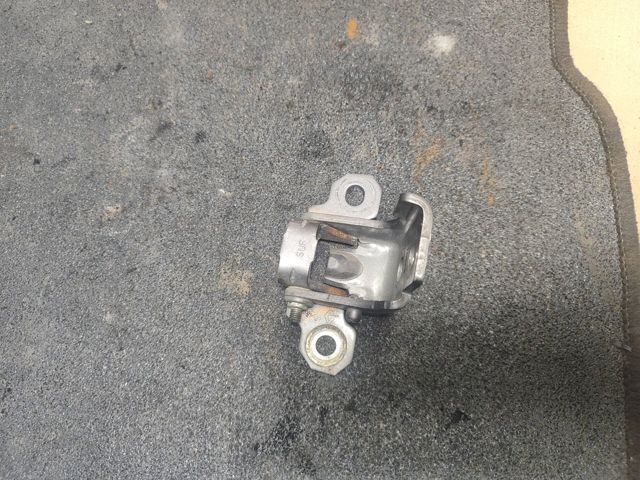 Петля передніх дверей, правою 804000016R RENAULT