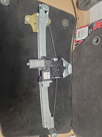 Склопідйомник передньої лівої двері 807019225R RENAULT