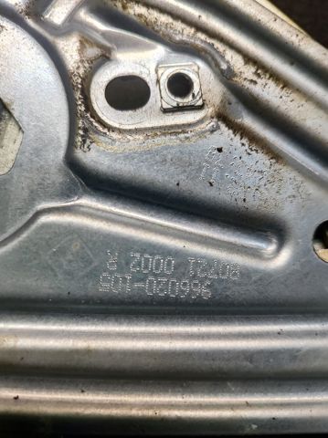 Підйомник механічний вітрового скла 807210002R RENAULT