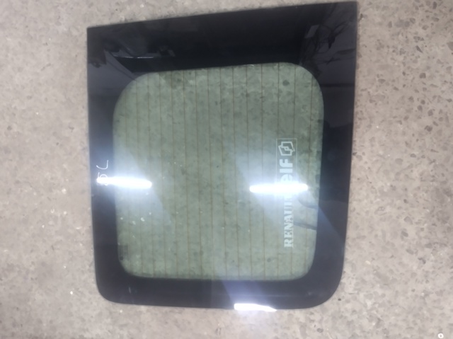 Скло багажної двостулкової двері, лівої 8200033554 RENAULT