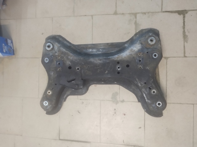 Передня балка Рено Лагуна II