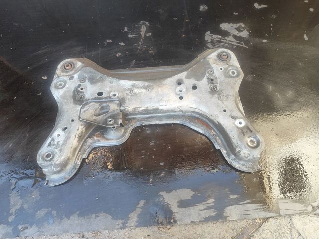 Передня балка 8200039866 RENAULT