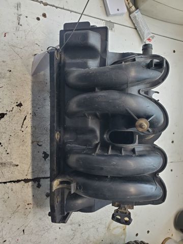 Колектор впускний 8200084515 RENAULT