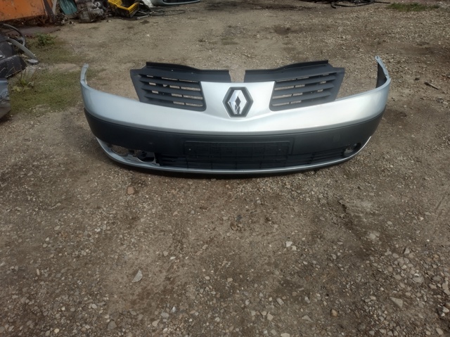 Бампер передній в зборі 8200102205 RENAULT