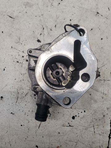 Насос вакуумний 8200113585 RENAULT
